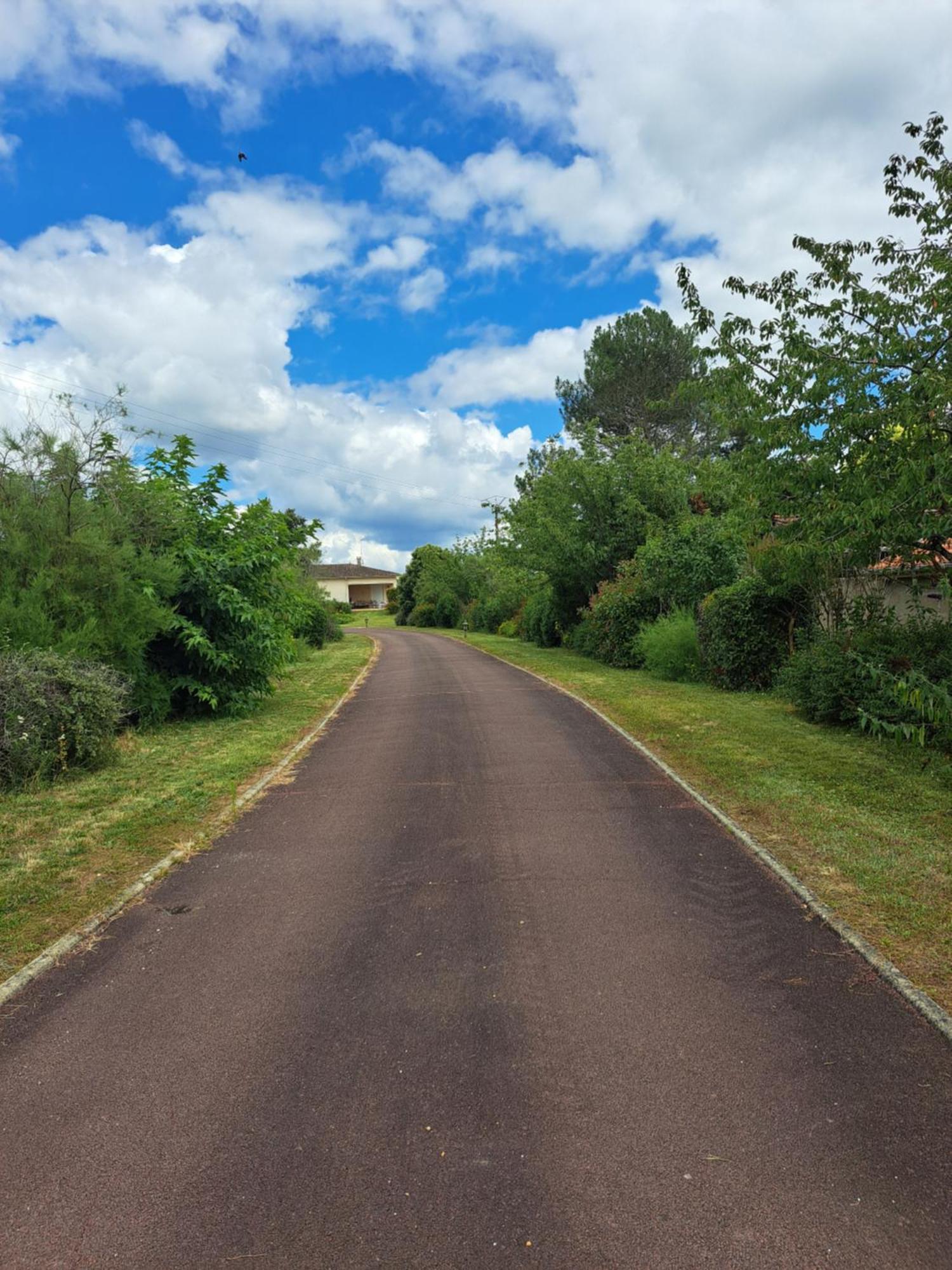 A La Source Saint-Medard-de-Guizieres Exterior foto