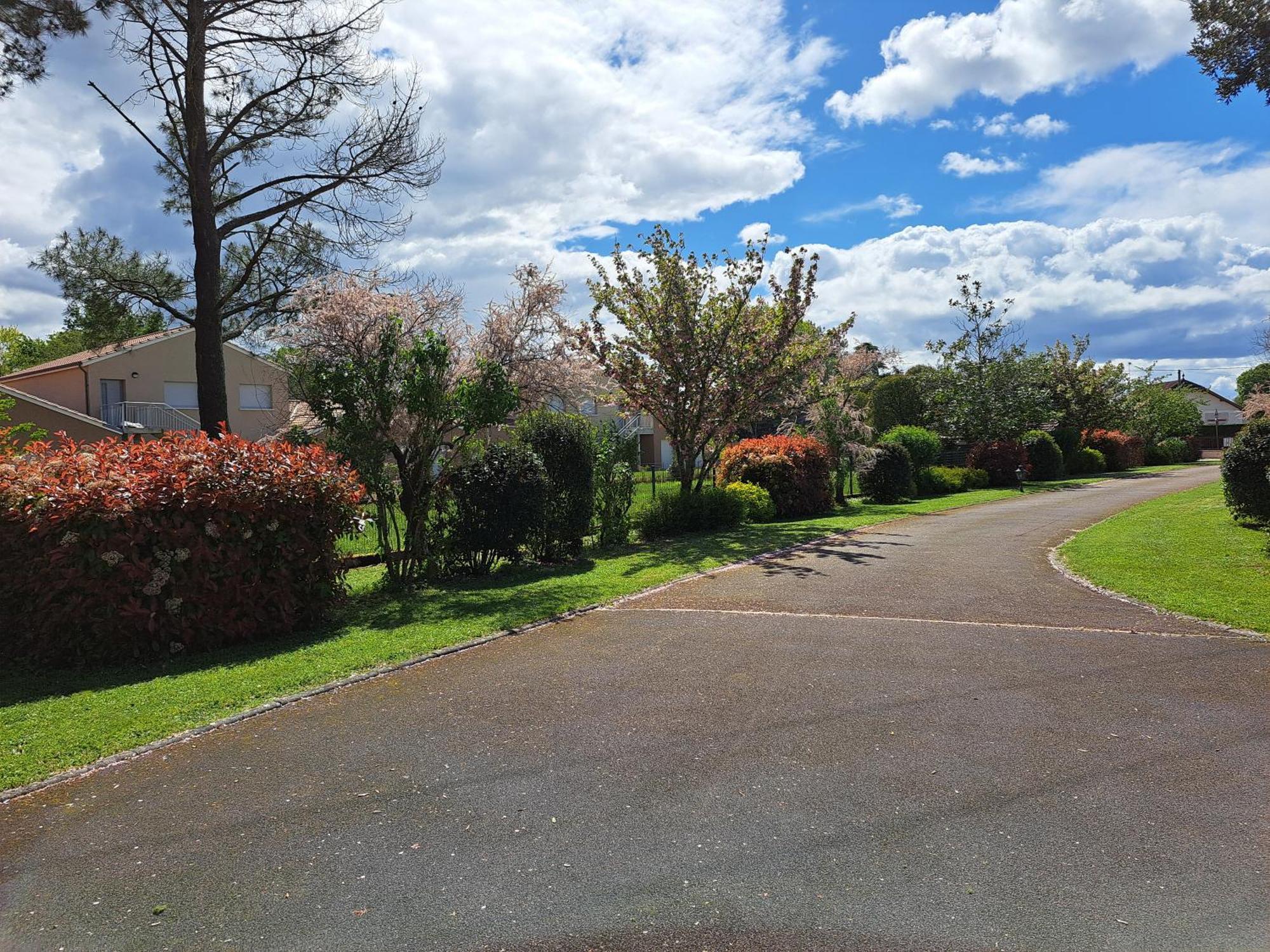 A La Source Saint-Medard-de-Guizieres Exterior foto